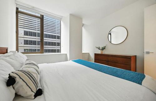 FiDi 1 BR w Work Setup by Anyplace - 11718 - Foto 9