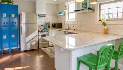 Bright St Petersburg Apartment, Walk to Downtown! - Foto 2