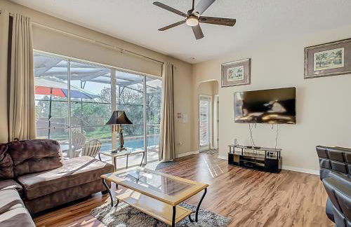 Spacious retreat w pool & game room - Foto 25