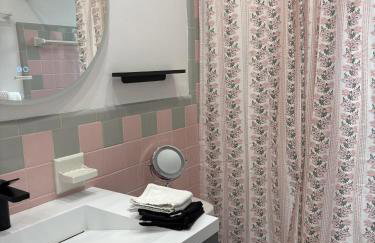 Mid-Century with Outdoor Oasis - Foto 25