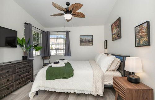 Pondview Modern Farmhouse Condo Half Mile to Beach - Foto 22