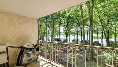 1 Mi to Big Boulder Lakefront Unit with Pool Access - Foto 3