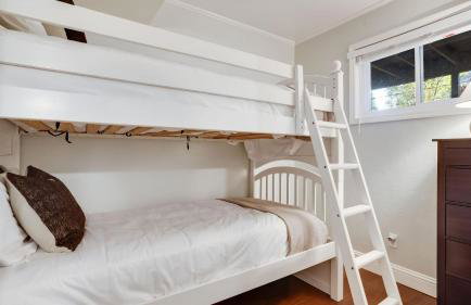 Hot Tub Sauna Game Room Modern 5BDR Family Cabin Homewood by AvantStay - Foto 22