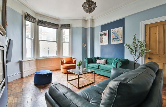 4 Bed House with Pool Table & Parking - Foto 1