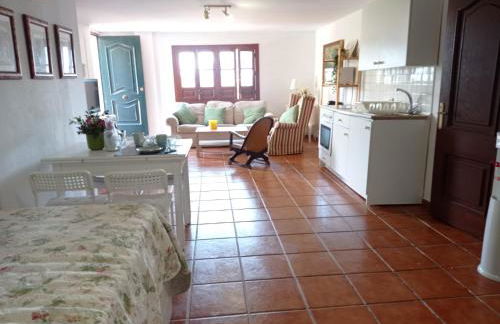 Apartamento-Estudio en Villa con Piscina - Photo 18