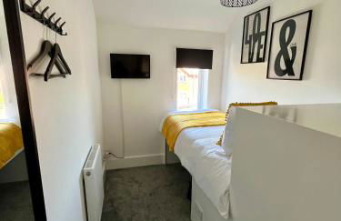 Crestfield House - Stunning Home near Alton Towers - Free Parking & Garden - Foto 33