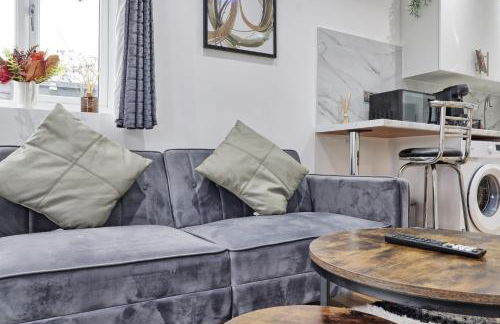 Very Cosy & Lovely 1 Bed Garden Apartment with side access, Suitable for Long Stay and Short Stay - Photo 43