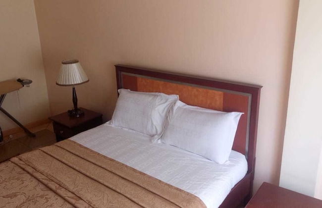 Pinnacle Court Apartments - Photo 3