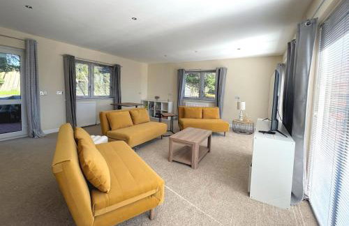 Beautiful 5BR House near Gretna Green with Garden - Pass the Keys - Photo 8