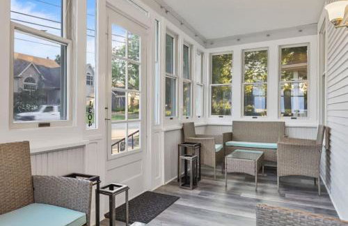 Cozy Chic 4BD 2BA Home in St Charles - Foto 7