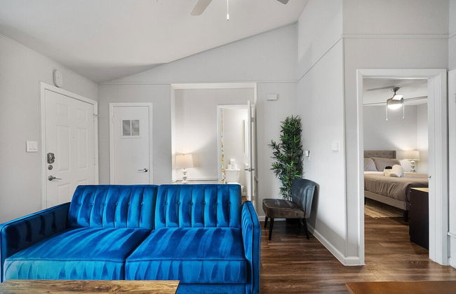 Stylish 1BR Zilker Evonify - Photo 23