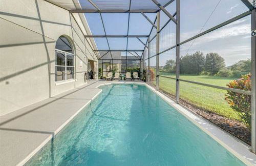 580 - Stunning Renovated Home with Large East Facing Pool Deck Overlooking Preservation Area and Games Room - Foto 25