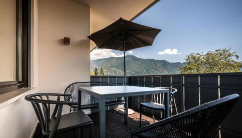 goldfinger + suites - Photo 4