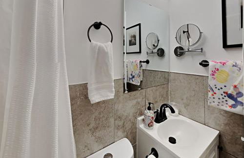 Artful Home Near Design District - Foto 32