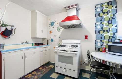 The New Star Motel with Studio-Kitchens: 1950s Extended-Stay Lodging and Retreat Center - Foto 66