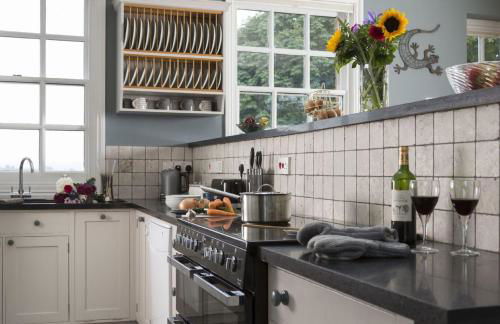 Broad Meadows Farmhouse 12 Guests - Photo 14