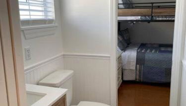 Updated,spacious, maritime 3BR downtown cottage - Photo 2