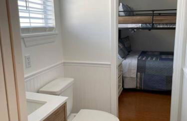 Updated,spacious, maritime 3BR downtown cottage - Photo 2