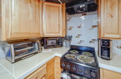 Beckley Studio with Private Hot Tub and Home Gym! - Foto 11