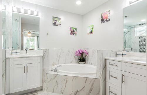 Greenlinks at Lely Luxury White Orchid Fully Renovated Modern 1st floor 3bdr Golf Resort Villa - Photo 15