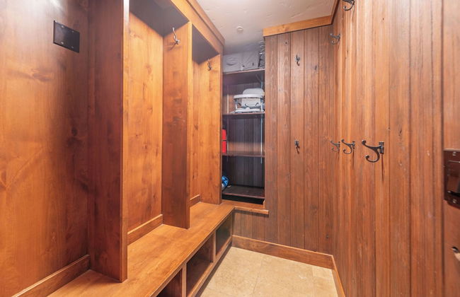 Lux Townhome Next to Village by Sierra Getaways - Photo 3