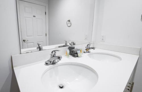 Spacious entire Apartment with Free Parking - Foto 22