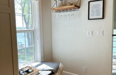 Newly Renovated 4B, 2.5 bath Lakefront home with South Grand Lake Views and dock - Foto 23