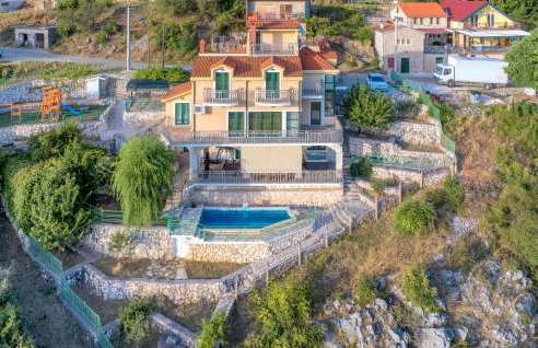 Awesome Home In Mirlovic Polje - Foto 1