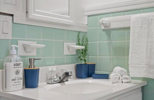 5 Mins to UND - Cozy 4BD with BBQ & Pool Table - Foto 10