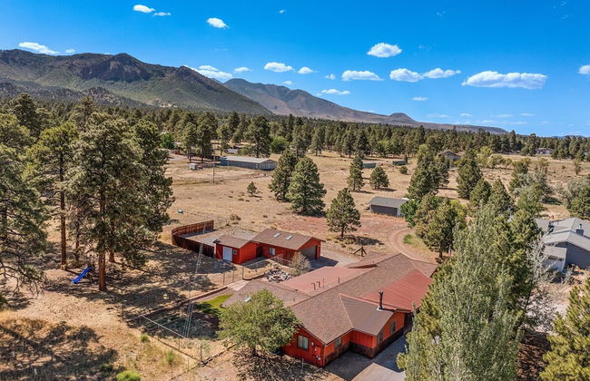 Spacious Canyon Peak Pine View Home Game Room Hot Tub - Photo 57