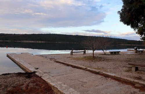 Small apartment in Gornji Karin near the beach - Foto 13