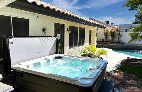 Ultimate Vacation: A Luxurious Oasis with a Pool! - Foto 45