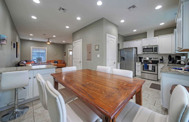 Ridley Retreat Community Pool, Mins to the Beach Corpus Christi + Port A - Foto 10