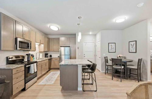 Fitness Room Pool Univ Research Park and Parking - Foto 1