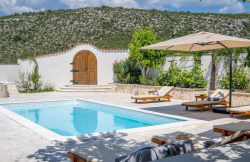 Villa Little Paradise with a private pool, 4 bedrooms, 2 living areas, 3km from the beach in Marina - Foto 1