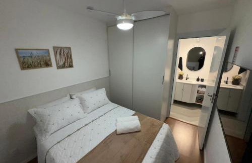 Apartamento mobiliado, com piscina e estacionamento na Barra da Tijuca - Foto 3