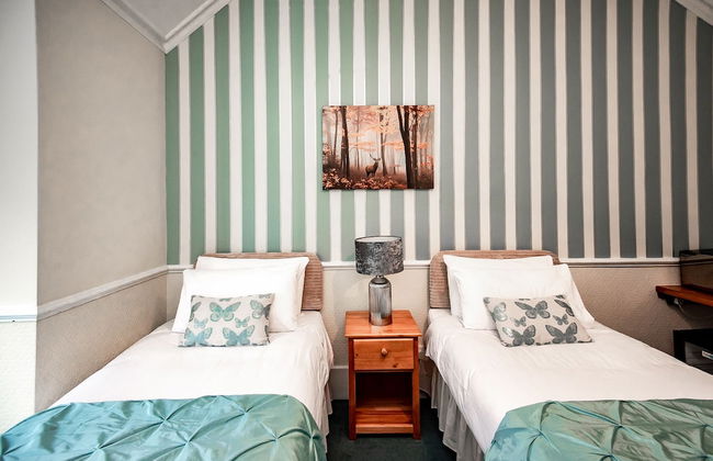 Trivelles Waterhall Country Hotel - Gatwick - Photo 17