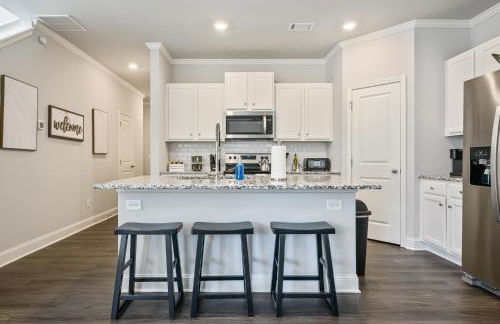 Stylish & Modern 3BR Home Near Chattahoochee River - Foto 14