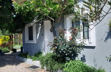 L'Oustalet classé 2 étoiles - Foto 1