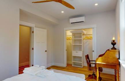 Historic 2BR 1BA with King bed-Fast Wi-Fi 75 OLED TV - Foto 15