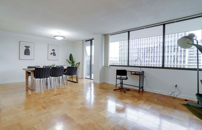 Convenient Apt Near Airport - Photo 12