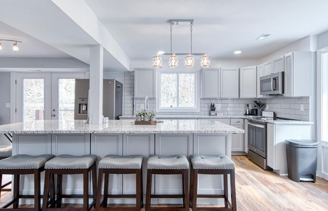 4BR Lodge on Wolf Creek – Fishing, Hiking, New River Fun & Hokie Weekends - Foto 14