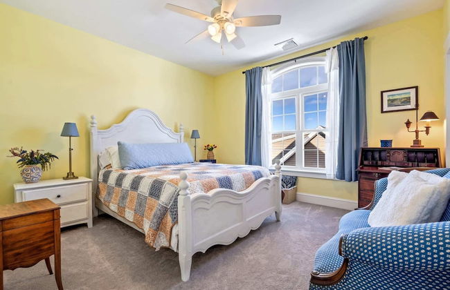 Golf-front Personal Arcade Hot tub Outdoor Kitchen - Photo 4