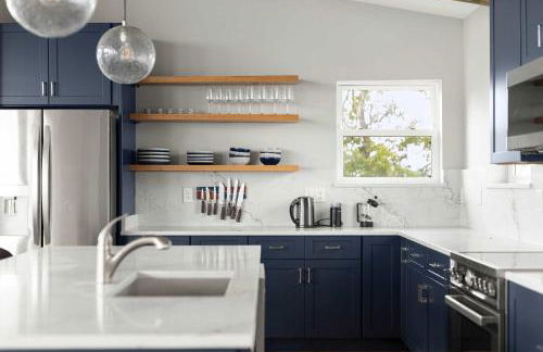 Modern Escape w Mountain Views Fire Pit & Swing - Foto 35