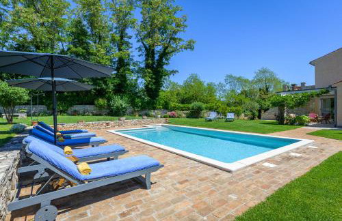 Villa Lipa for 8 persons near Pula with 41 m2 heated pool, beautiful garden, sauna & kids playground - Foto 4