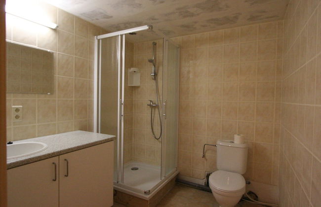 Spacious Stay With Terrace - Photo 14