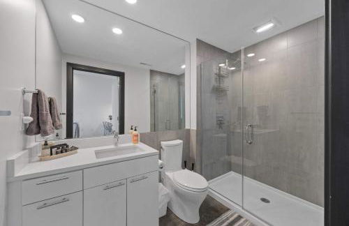 Chic Downtown Condo Steps from UIowa & Nightlife - Foto 17