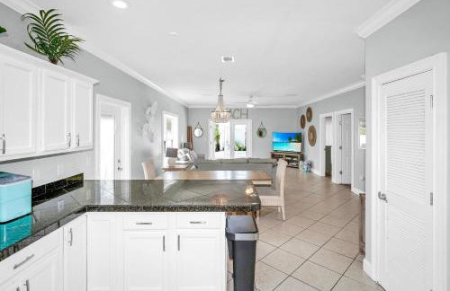 Two Homes, Private Pool, Game Room & Steps to the Beach - Foto 27