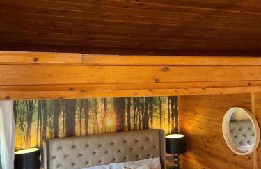 Otter 1 - Private Hot Tub - Bali Inspired Lodge - Bath - Longleat - Wiltshire - Photo 47