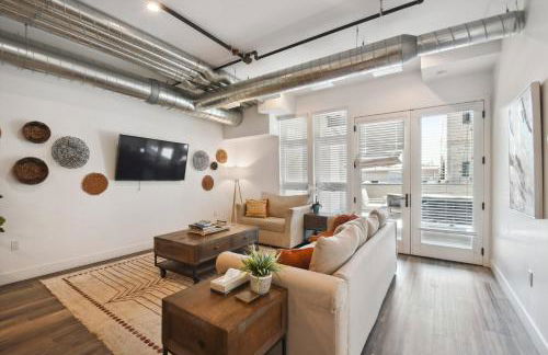 Brushed & Bold | RiNo Art Lofts - Foto 15